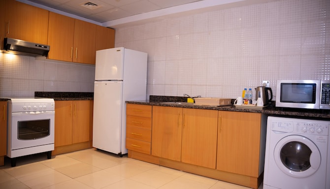 Golden Tulip Sharjah - جناح مطبخ / مطبخ صغير