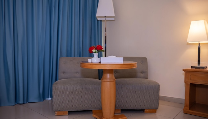 Golden Tulip Sharjah - جناح
