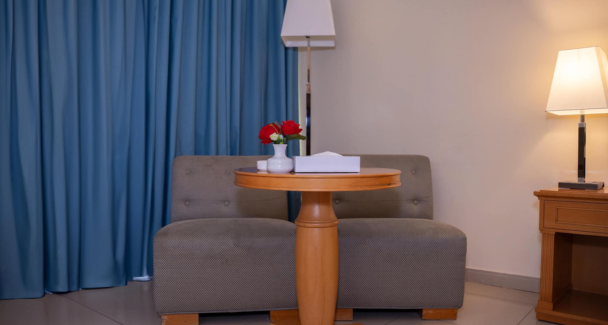 Golden Tulip Sharjah - Standard Studio Apartment King Room