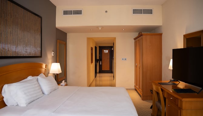 Golden Tulip Sharjah - جناح