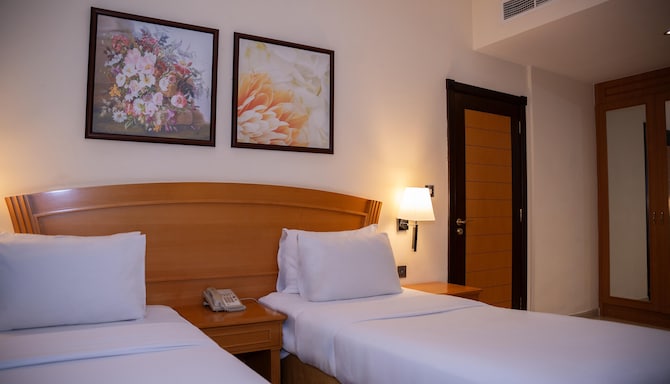 Golden Tulip Sharjah - جناح