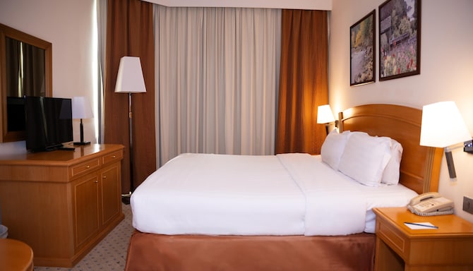 Golden Tulip Sharjah - جناح