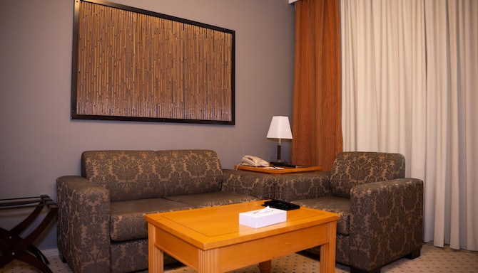 Golden Tulip Sharjah - جناح