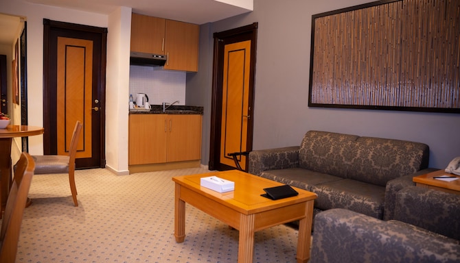 Golden Tulip Sharjah - جناح