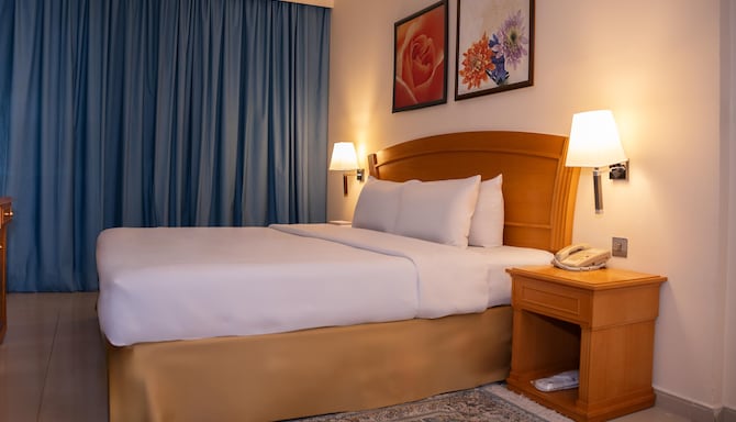 Golden Tulip Sharjah - جناح