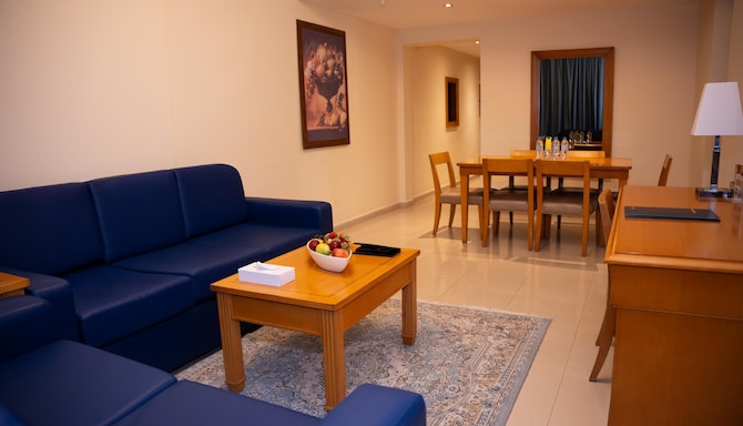Golden Tulip Sharjah - جناح