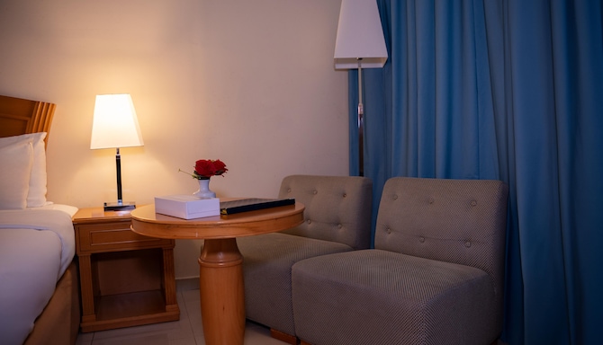 Golden Tulip Sharjah - جناح