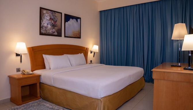 Golden Tulip Sharjah - جناح