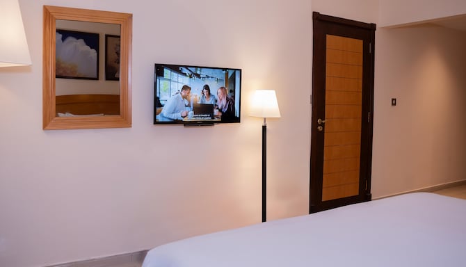 Golden Tulip Sharjah - جناح
