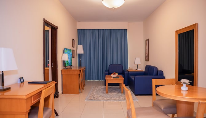 Golden Tulip Sharjah - جناح