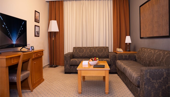 Golden Tulip Sharjah - جناح