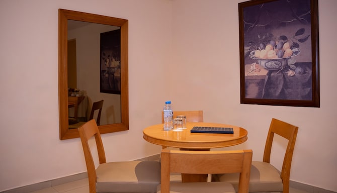 Golden Tulip Sharjah - جناح