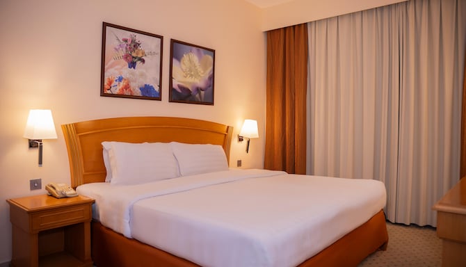 Golden Tulip Sharjah - جناح