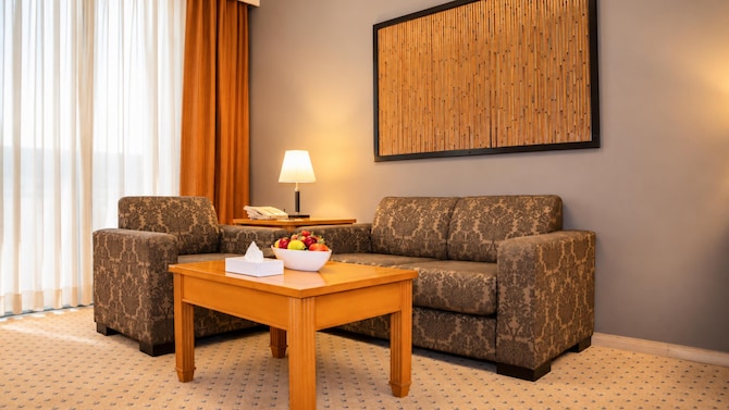 Golden Tulip Sharjah - جناح