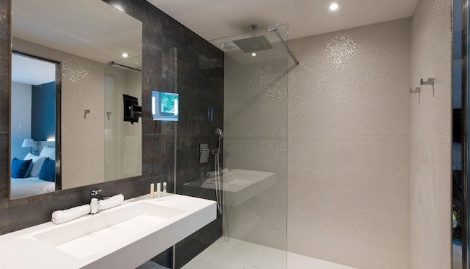Golden Tulip Sophia Antipolis - Salle de bain de la chambre