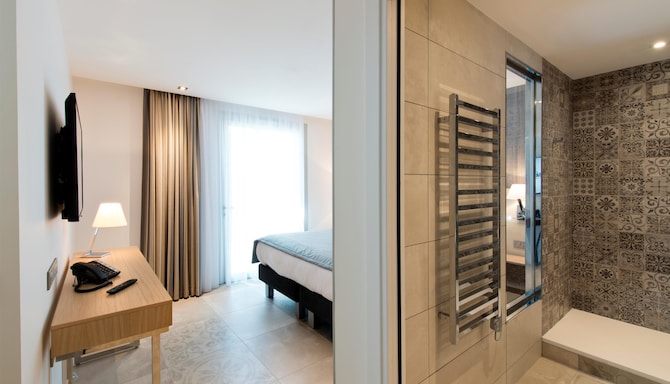 Golden Tulip Sophia Antipolis - Superior room - terrace