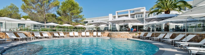 Golden Tulip Sophia Antipolis - Outdoor swimming pool