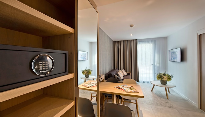 Golden Tulip Sophia Antipolis - Junior suite Terrace