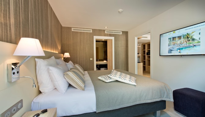 Golden Tulip Sophia Antipolis - Junior Suite with or within Terrace