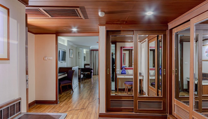 Golden Tulip Sovereign Hotel Bangkok - Dressing room