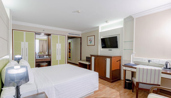 Deluxe Room King bed - Deluxe Room king bed