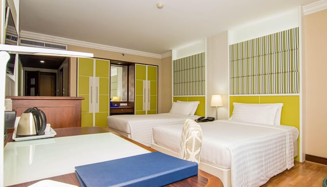 Golden Tulip Sovereign Hotel Bangkok - Superior Room twin bed