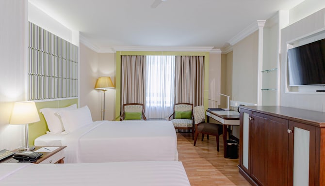 Golden Tulip Sovereign Hotel Bangkok - Executive Room twin bed