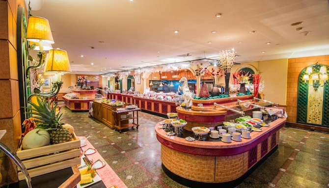 Golden Tulip Sovereign Hotel Bangkok - 92 Cafe (International Food)