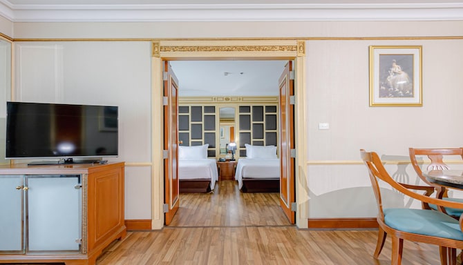 Golden Tulip Sovereign Hotel Bangkok - Executive Suite twin bed