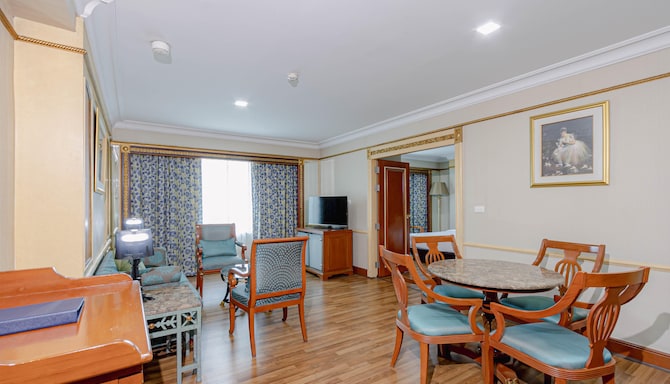 Golden Tulip Sovereign Hotel Bangkok - Executive Suite twin bed