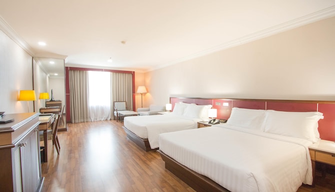 Golden Tulip Sovereign Hotel Bangkok - Junior Suite twin bed