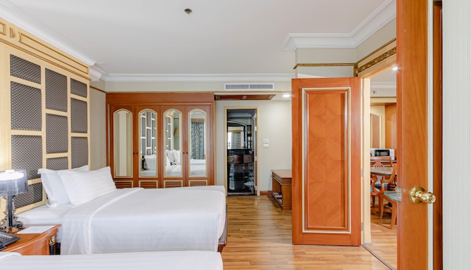 Golden Tulip Sovereign Hotel Bangkok - Executive Suite twin bed