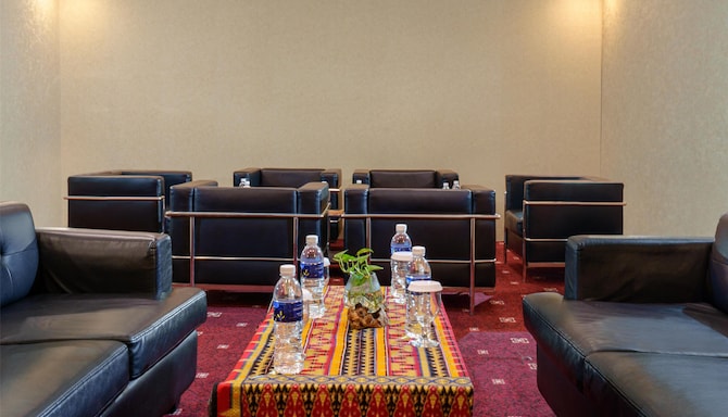 Marigold Meeting Room
