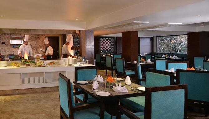 R.K. Sarovar Portico Srinagar - Restaurant