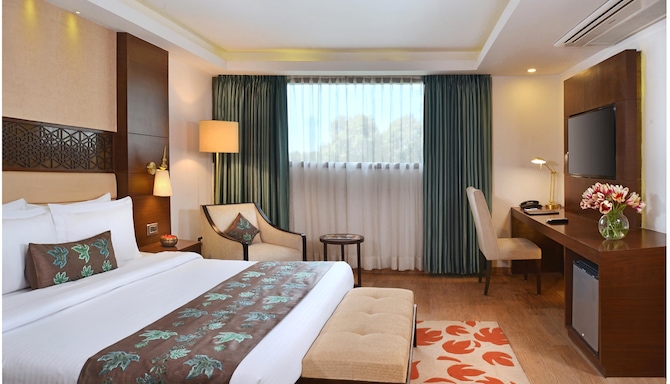 R.K. Sarovar Portico Srinagar - Suite