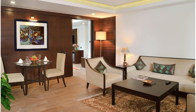 R.K. Sarovar Portico Srinagar - Suite