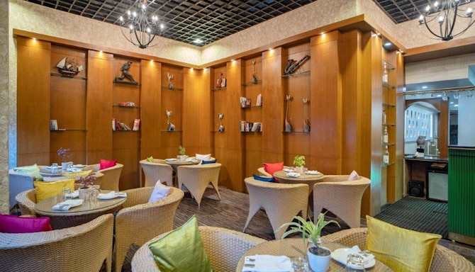 Golden Tulip Udaipur - Breakfast Area