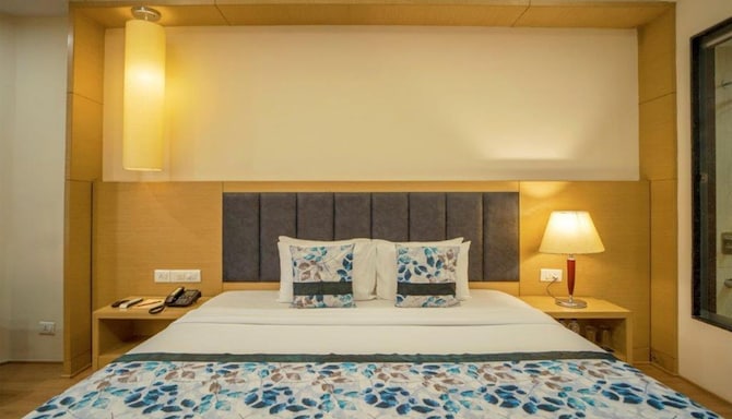 Golden Tulip Udaipur - Premium Double pool view