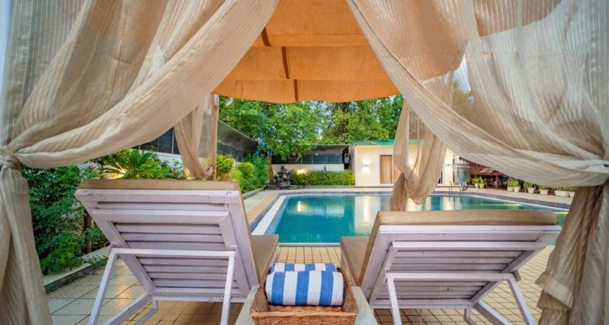 Golden Tulip Udaipur - Pool