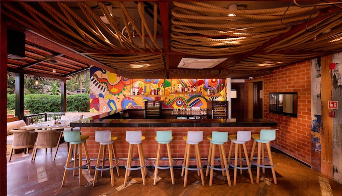 GOLDEN TULIP VAGATOR GOA - BAR