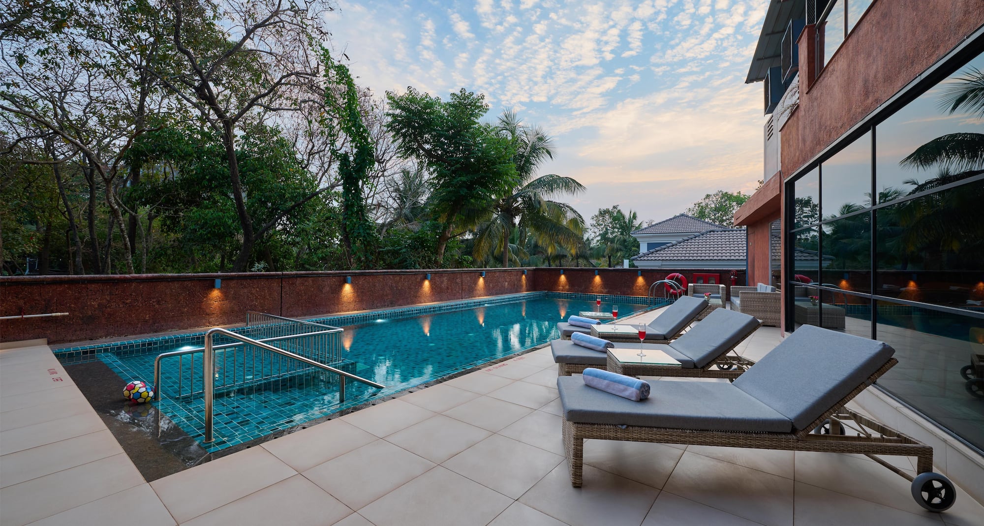 GOLDEN TULIP VAGATOR GOA - POOL