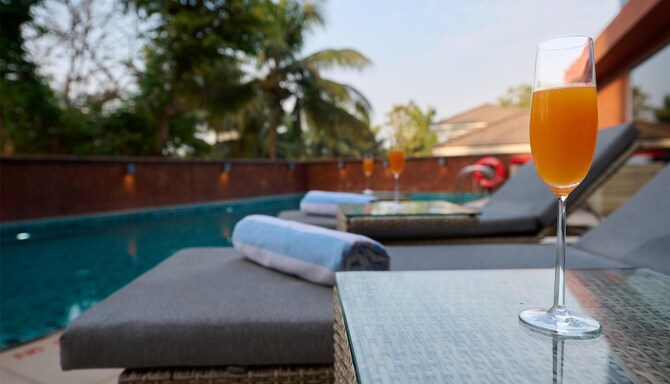 GOLDEN TULIP VAGATOR GOA - POOL