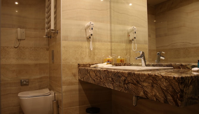 Golden Tulip Varna - Golden Tulip Varna EXE Bath