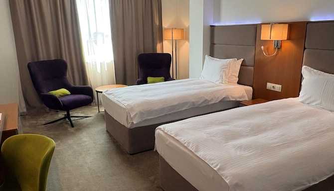 Golden Tulip Varna - STD T x