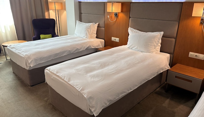 Golden Tulip Varna - TRL STD T x