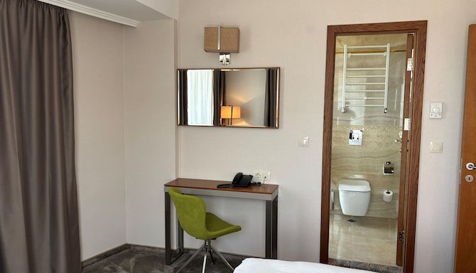 Golden Tulip Varna - STE K x