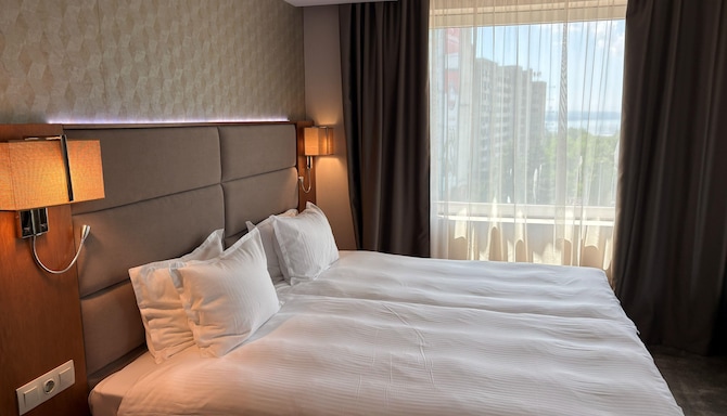 Golden Tulip Varna - STE K x