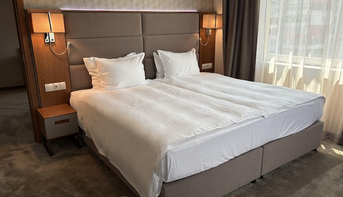 Golden Tulip Varna - STE K x
