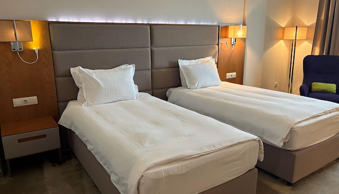 Golden Tulip Varna - STD T x