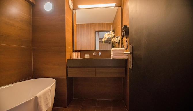 Golden Tulip Villepinte Roissy - Parc Des Expositions - Bain de suite